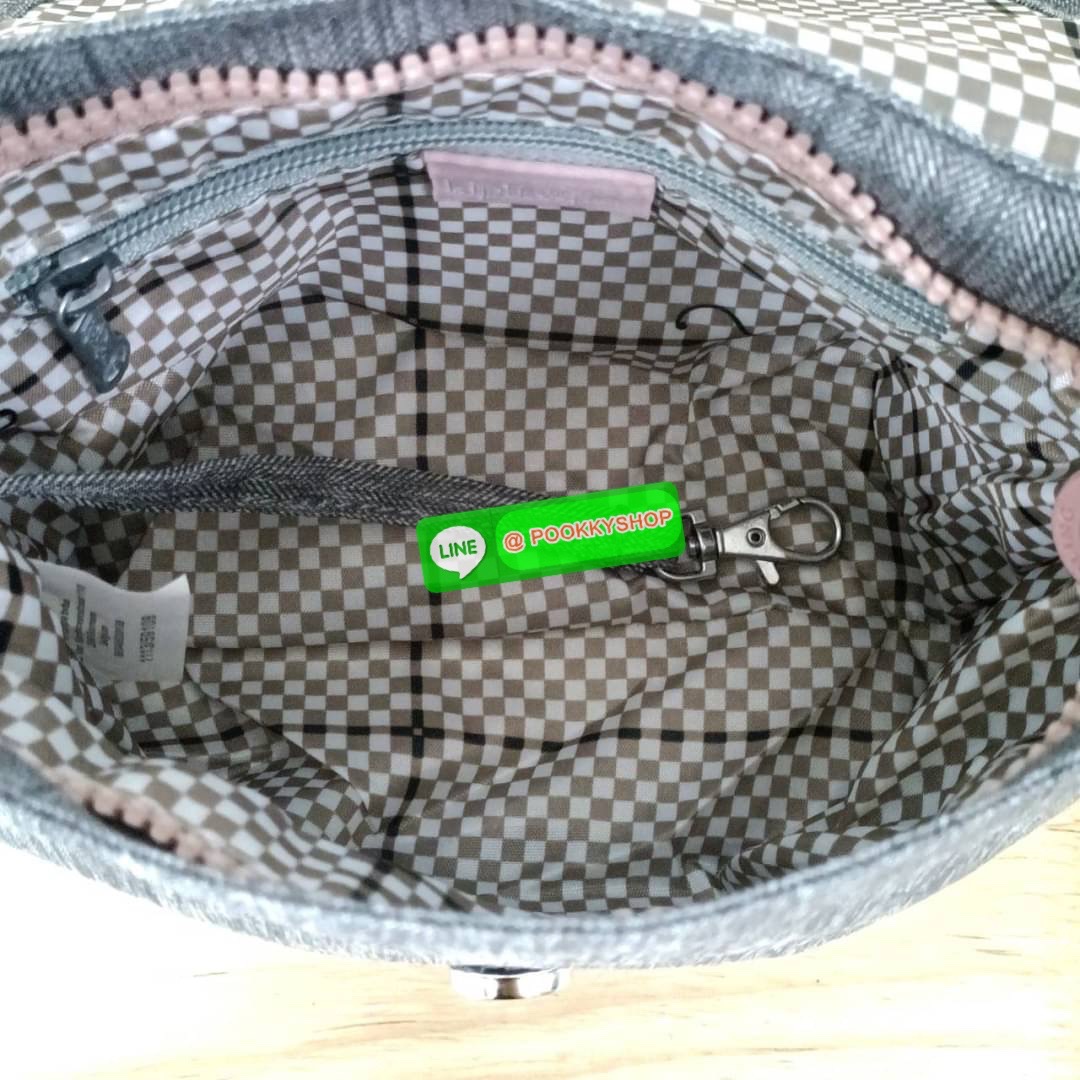 KIPLING SABIAN CROSSBODY MINI BAG กระเป๋าสะพายข้าง วัสดุ Nylon & Polyester 100% ขนาดเล็กกำลังน่ารัก เปิด-ปิดด้วยฝาปิดกระดุมแม่เหล็กและซิปแบรนด์ ด้านในมีแท็กแบรนด์