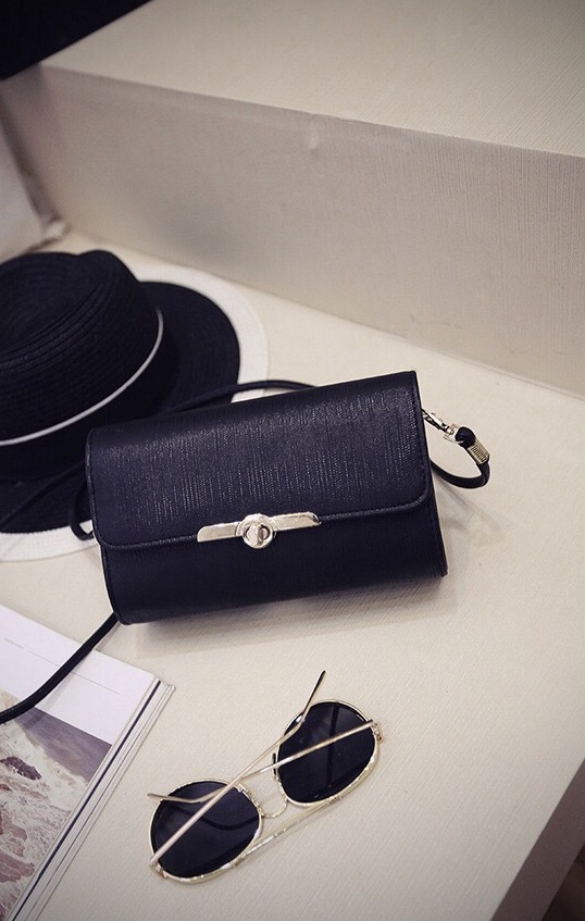 กระเป๋าสตางค์ กระเป๋าคลัชมือ กระเป๋าสะพายข้าง สีดำ เนื้อสวย เรียบหรู คุณหนูมากๆคะ size :ยาว19*สูง12*หนา 6cm