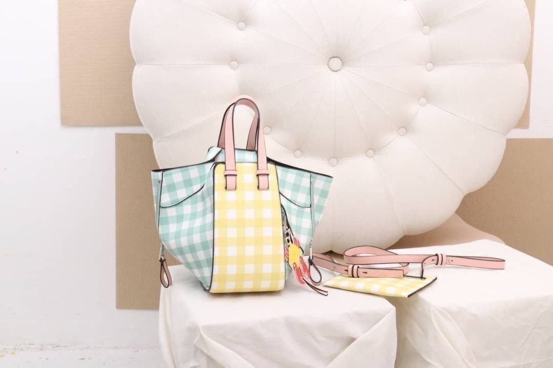 มาอีกรอบละจร้าาา Hammock รุ่นนี้ถามกันไม่เลิก เลยตั้งใจผลิตมาอีกครั้ง สวยๆทุกสี งายดีสวยเนี๊ยบทรงแป๊ะมาก พิเศษ..เลยจร้า แถมฟรี !! ตัวห้อยกุ้งน้อย เพิ่มความโดดเด่นขึ้นไปอีก ... งานนี้รับรองไม่ผิดหวัง ดีเทลรายละเอียดสวยมาก