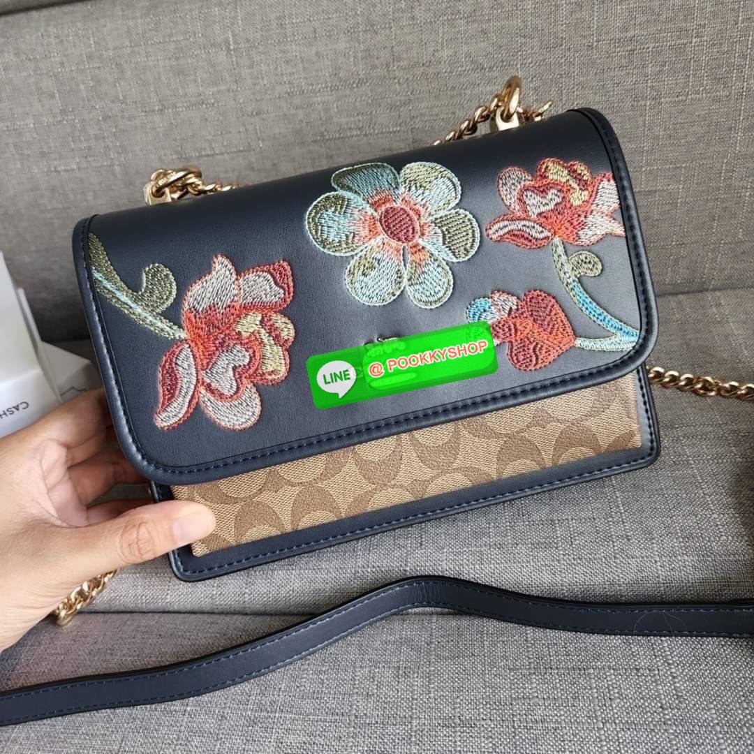 COACH KLARE CROSSBODY IN SIGNATURE CANVAS WITH FLORAL EMBROIDERY (COACH C9230) คอลเลคชั่นสุดหรู คุณนาย ยกให้ใบนี้เลยคะ สวยไม่ผิดหวัง กระเป๋าสะพายคอสบอดี้ หรือสะพายสายคู่คล้องไหล่ สะพายออกงานก็ดูดี วัสดุแคนวาสสลับ ปักลายดอกไม้สวยงาม ด้านในมีซิปและกระเป๋าเอ