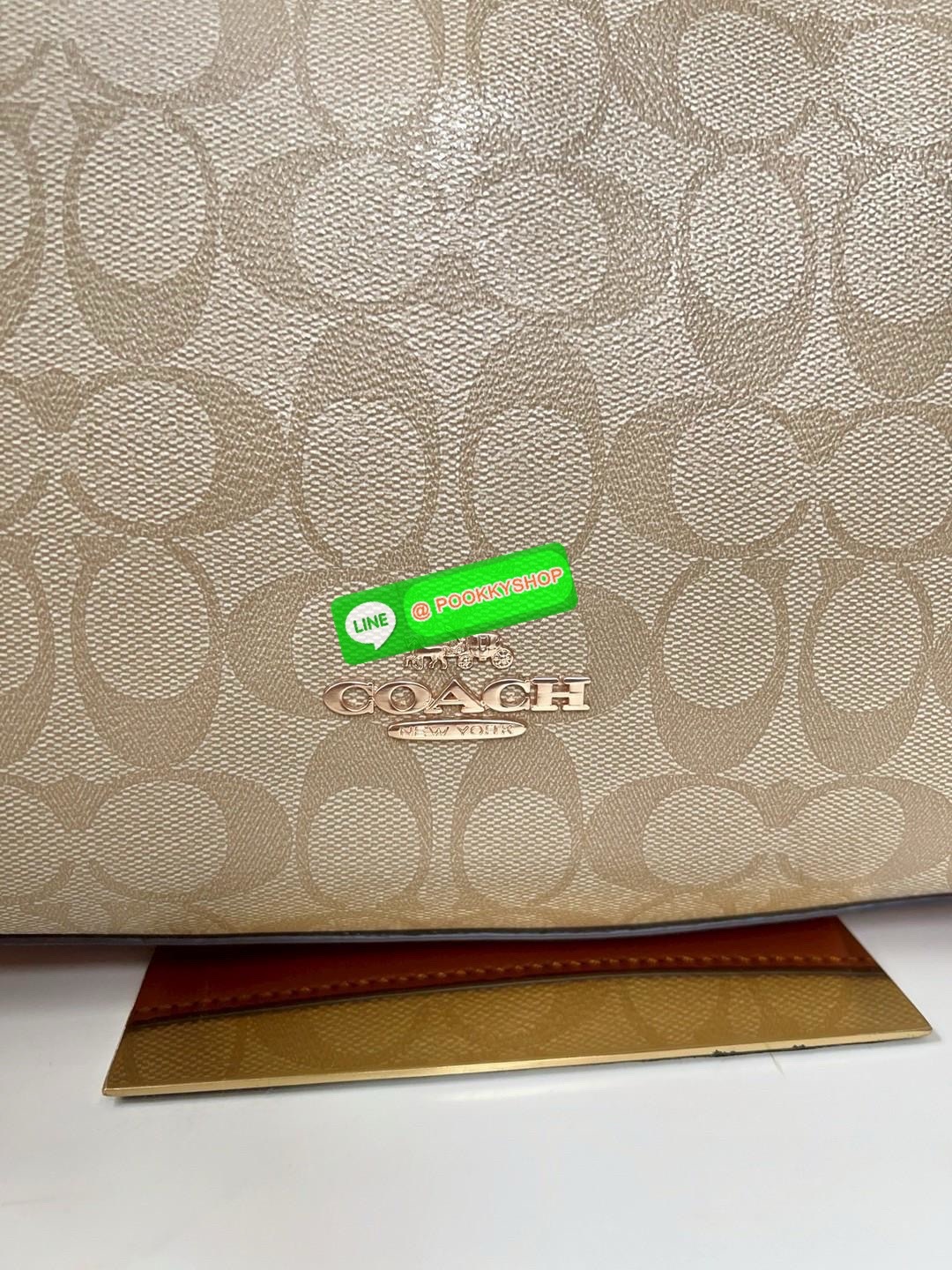 Coach Laurel Shoulder Bag In Signature Canvas (CR149) 🔖พร้อมส่ง สินค้าเข้าใหม่! กับกระเป๋าใบใหญ่กำลังดีเลยค่ะ หนังแท้ นิ่มสวย สีสวยค่ะ 🔖เปิด-ปิดกระเป๋าแบบซิป ภายในสุดโล่งกว้าง ใส่ได้จุมากๆ ยังมีช่องซิปยาวและช่องกระดุมสำหรับแยกใส่ของจุกจิกไ