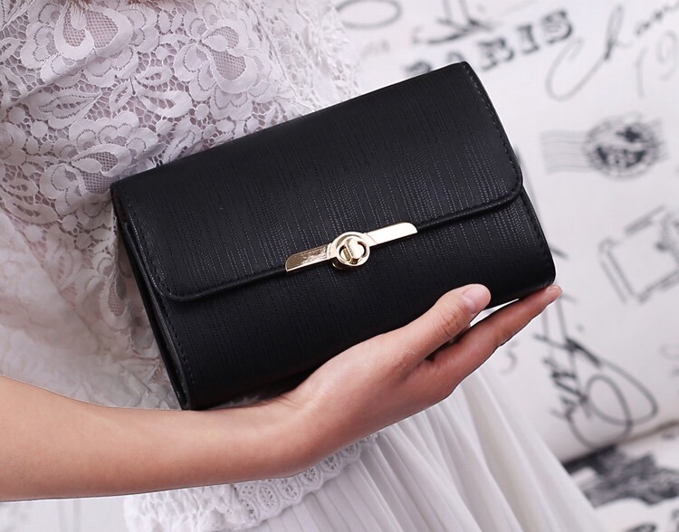 กระเป๋าสตางค์ กระเป๋าคลัชมือ กระเป๋าสะพายข้าง สีดำ เนื้อสวย เรียบหรู คุณหนูมากๆคะ size :ยาว19*สูง12*หนา 6cm