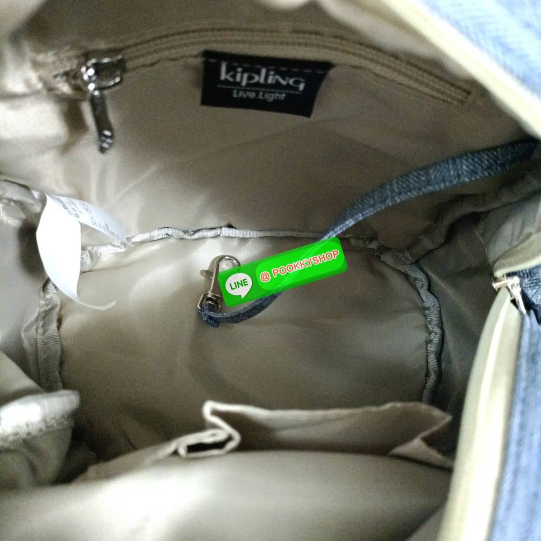 KIPLING Basic Mini Backpack กระเป๋าเป้ใบเล็กกระทัดรัด ขนาดมินิ วัสดุ Nylon + ซับใน Polyester มีหูหิ้ว สามารถสะพายข้าง หรือ สะพายหลังได้ -ช่องซิปหน้า -ด้านข้างมีช่องของเล็กน้อย หรือ ใส่ขวดน้ำใบเล็กทั้ง 2 ด้าน -ซิปหลัก โล่งกว้าง มีสายคล้องพวงกุญแจ พร้อมช่อง
