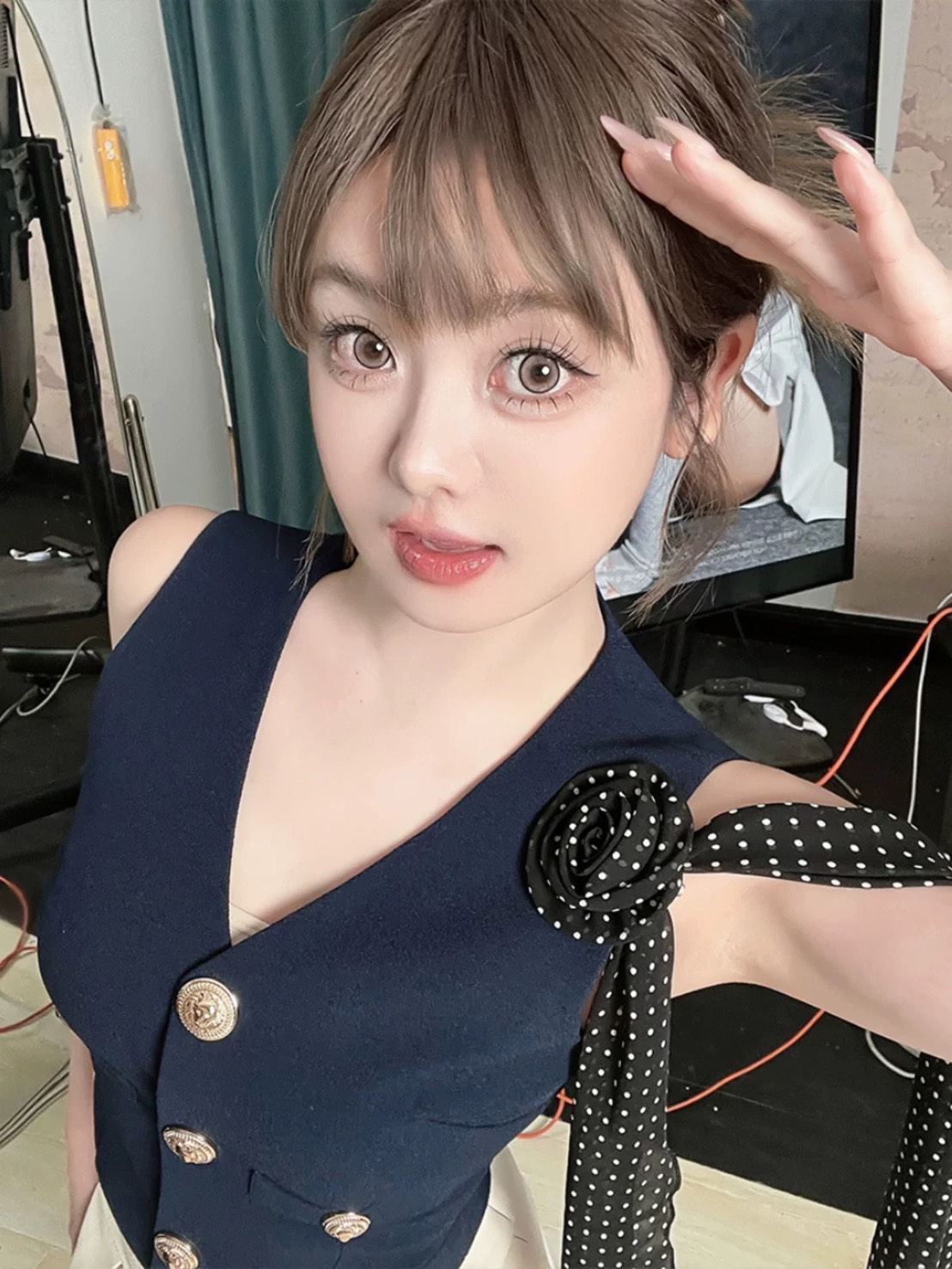 ชุดเซทแฟชั่น ชุดเซต4ชิ้น สุดคุ้ม!! เสื้อโทนสีกรม คอวีกระดุมหน้าสีทองสวยหรูโดดเด่น