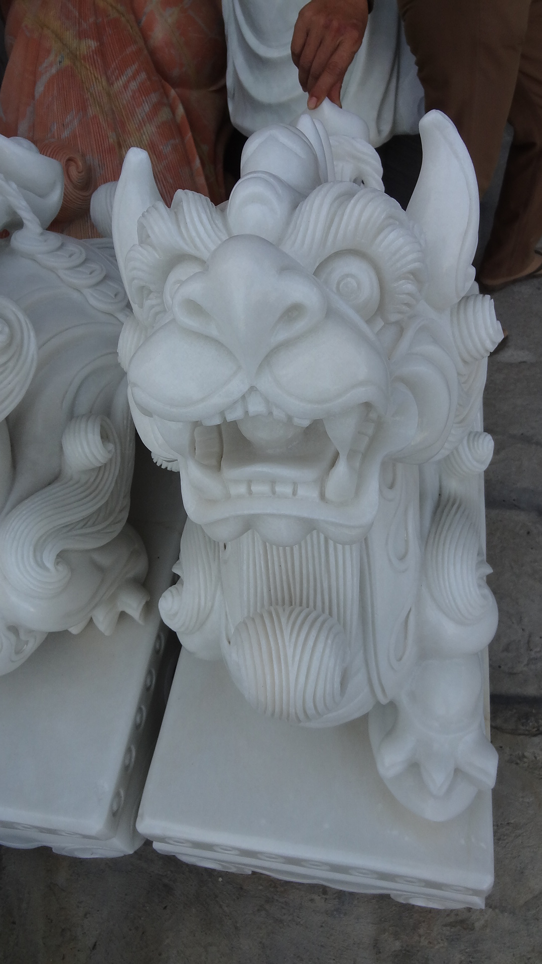 ปี่เซี๊ยะหินอ่อนแกะสลัก ยาว50เซนติเมตร สีขาว