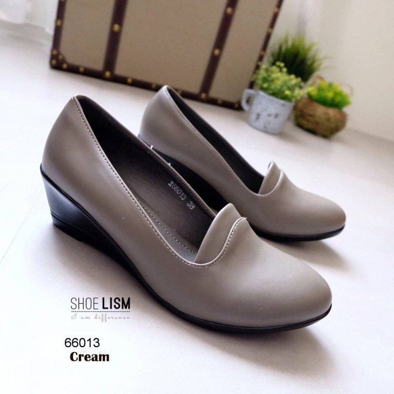 งานขายดี มาเพิ่มครบสี พร้อมส่งจร้า!! รองเท้าคัชชูด้านในบุนวมนิ่มเว่อร์!! เพื่อสุขภาพเท้า ด้านหน้าจะเย็บขอบกันกัด ด้านในบุนวมทั้งพื้น เดินนิ่มสบายมากค่ะ ต้องลอง!