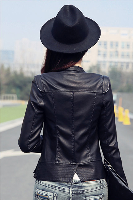 เสื้อผ้าแฟชั่นนำเข้า : เสื้อแจ็คเก็ต เสื้อหนังแฟชั่น พร้อมส่ง สีดำ หนัง PU คอจีน แขนยาว ดีเทลเย็บตะเข็บตรงหัวไหล่สุดเท่ห์ แต่งกระเป๋าหลอกด้วยซิบรูดเก๋ แต่งผ่าด้านหลัง หนังเนื้อนิ่มหน้าใส่ มีซับใน