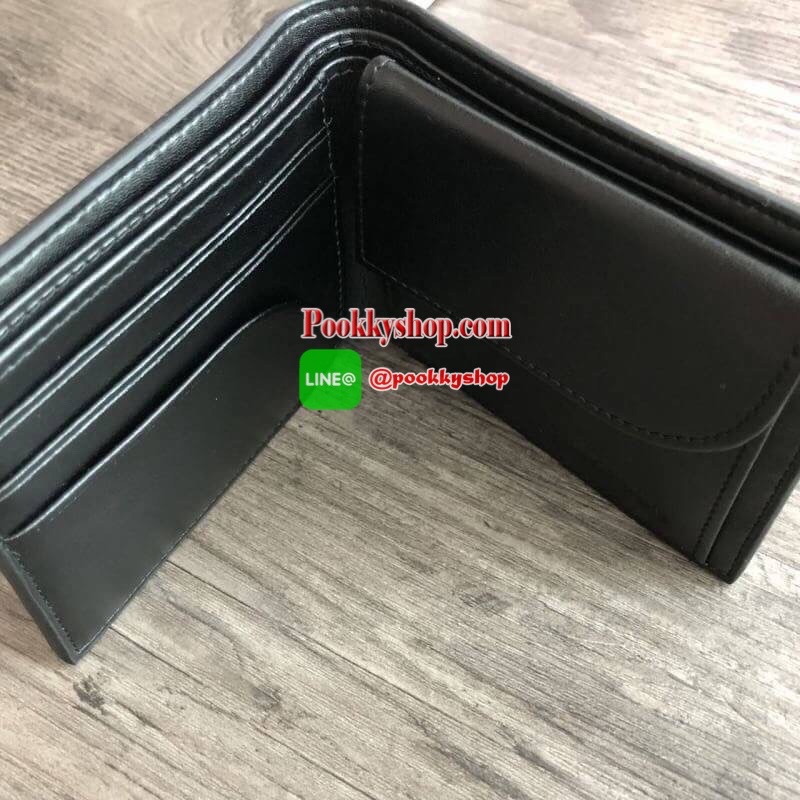 Calvin Klein Leather Belt & Wallet Set Setกระเป๋าสตางค์+เข็มขัด กระเป๋าสตางค์ด้านหน้าปั๊มชื่อแบรนด์ มีช่องใส่บัตร ช่องใส่ธนบัตร 2 ช่อง และช่องเก็บเหรียญ เข็มขัดหนังแท้ปั๊มแบรนด์ สามารถสลับใช้ได้ทั้ง 2 ด้าน เข็มขัดปรับระดับได้ 5 ระดับ มาพร้อมที่เจาะรูจ้า