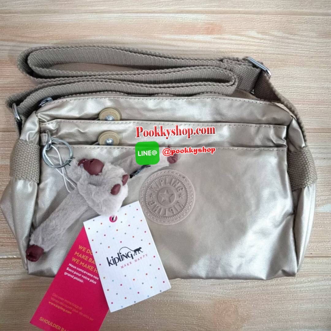 KIPLING Mini Crossbodybag กระเป๋าสะพายข้างขนาดกะทัดรัด ผลิตจากวัสดุ Nylon+ Polyester100% มีช่องใช้งานแยกย่อยมากถึง 4 ช่อง -ด้านหน้ามีช่องซิป 2 ช่อง -ช่องหลักโล่ง กว้าง จุของใช้ได้เยอะ -ด้านหลังมีช่องซิปอีก 1 ช่อง มาพร้อมพวงกุญเเจลิง สายสะพายยาวสามารถปรับไ