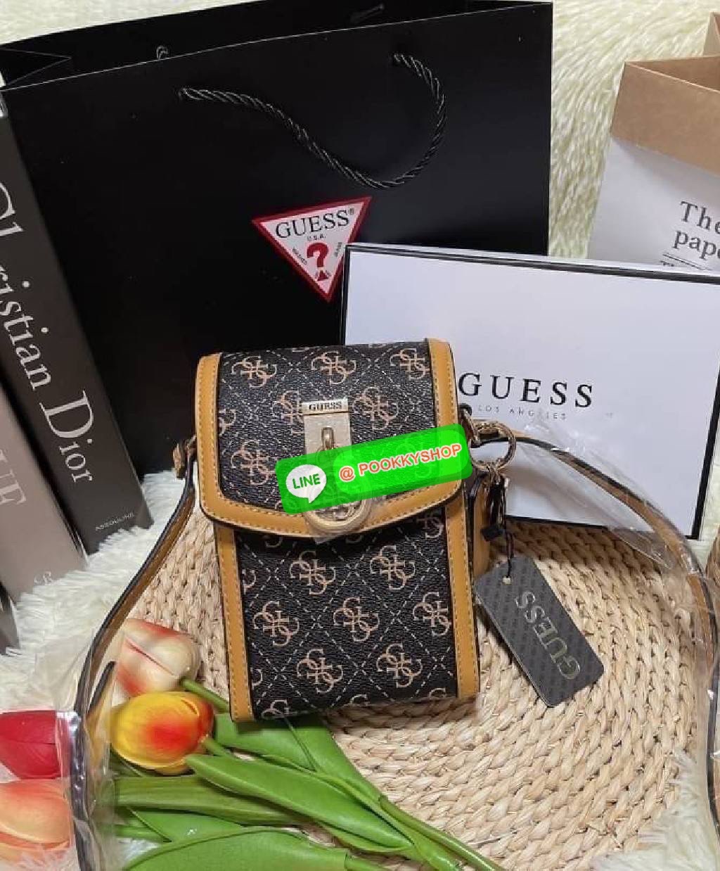 GUESS ฮอตและปังกว่านี้ไม่มีแล้ว!! กระเป๋าเอนกประสงค์ สำหรับใส่โทรศัพท์ ใส่เงิน ขนาดพกพาดีงาม!! บอกเลยว่าสวยทุกสี มาครบเซ็ทพร้อมส่งต่อเป็นของขวัญได้เลยค่า