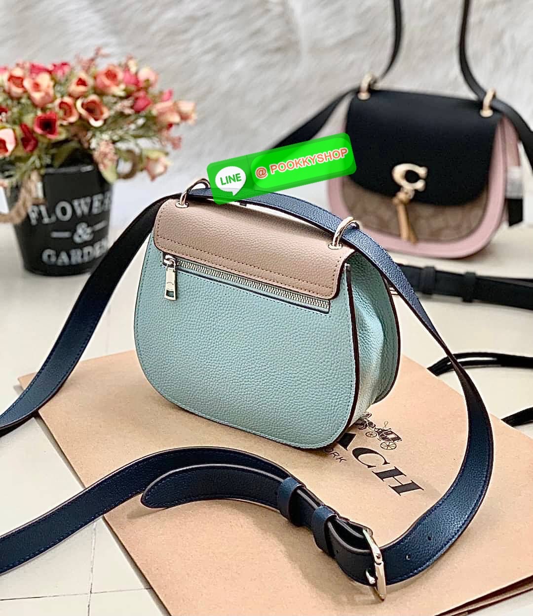 COACH REMI SADDLE BAG IN COLORBLOCK ((1330)) พร้อมส่งที่ไทยอีกครั้ง! กระเป๋าสะพายข้าง//ครอสบอดี้ร์//หรือทบเป็นสายคู่สะพายไหล่ได้ค่ะ แล้วแต่ชอบเลยค่ะ! วัสดุหนังแท้ ลายหนังสวยมากๆค่ะรุ่นนี้ หลงรักแน่นอน💋 🎀ด้านหน้ามีอะไหล่โลโก้ตัวC มีพู่ห้อยน