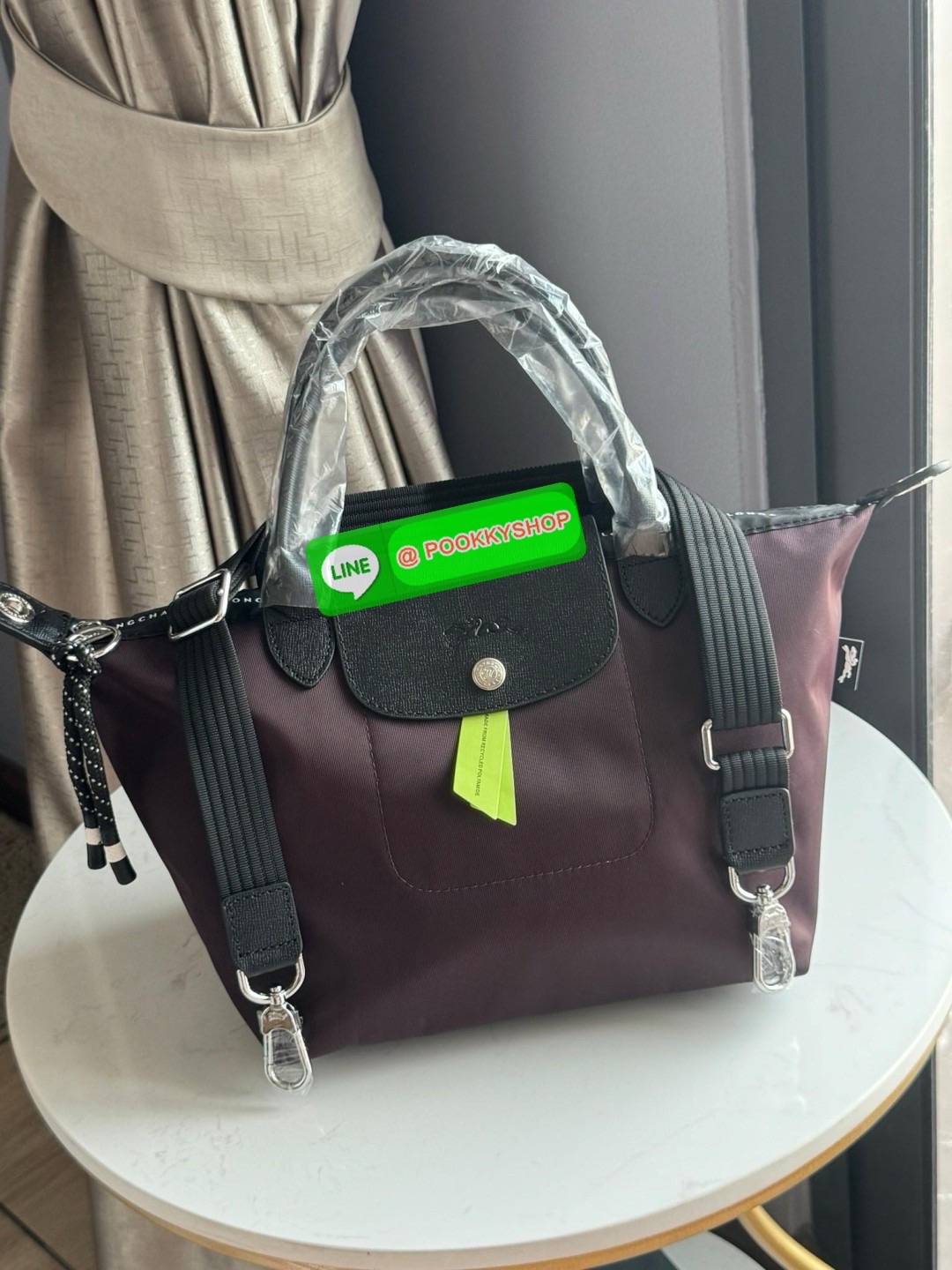 Longchamp LE PLIAGE ENERGY S HANDBAG LE PLIAGE รีไซเคิล ECONYLสไตล์สปอร์ต ทันสมัย และใช้งานได้จริง น้ําหนักเบา กระเป๋าใบนี้เป็นเครื่องประดับที่มีเสน่ห์ในอุดมคติที่จะติดตามคุณในทุกกิจกรรมยามเย็นของคุณ มาพร้อมกับสายสะพายไหล่ปรับได้ สามารถพกพาได้ ทั้งแบบถือแ