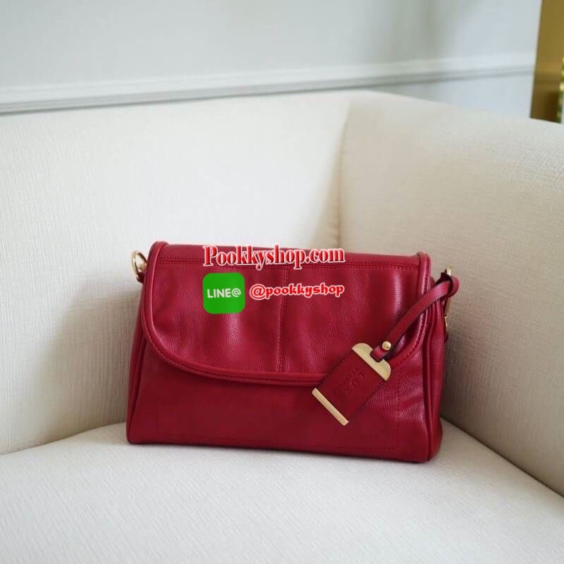 LUXE อีกหนึ่งรุ่นที่ขายดีมากๆ กับช่องการใช้งานที่รับรองว่าถูกใจค่ะ Regular city bag มาพร้อมสายสะพาย 2 เส้น สายสั้นบุนุ่มไหล่ สะพายแล้วไม่ปวด สายยาวปรับระดับได้ มาพร้อมช่องใช้งานที่จัดระเบียบของอย่างดี หนังเป็นทรงตั้งได้