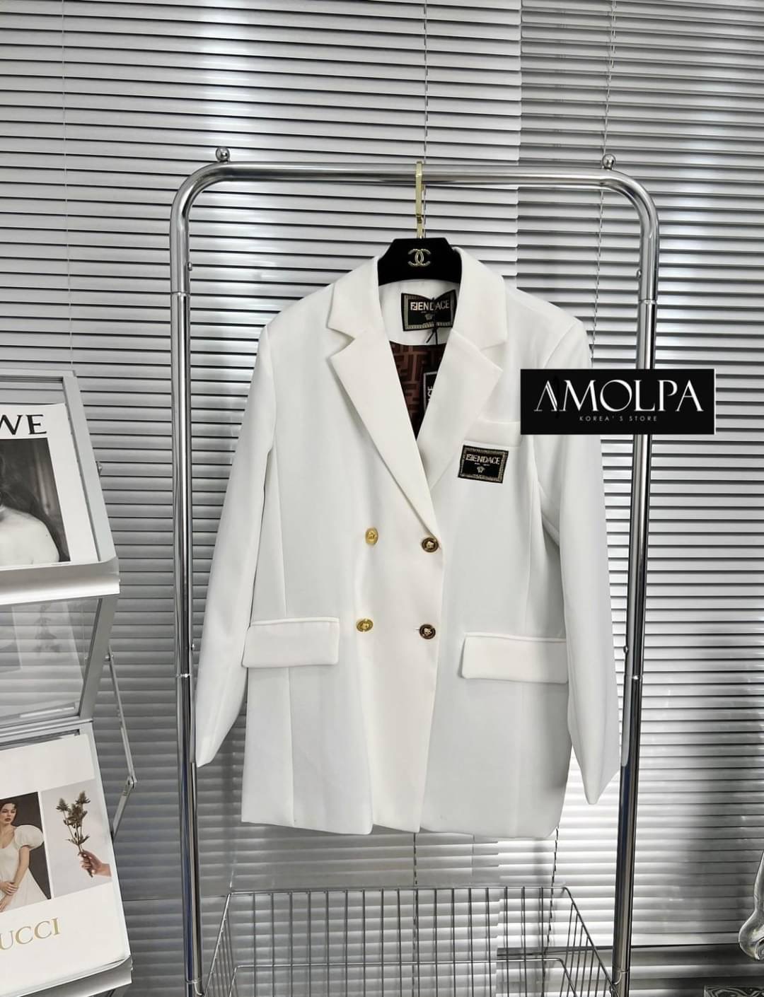 พร้อมส่ง!!! มาต่อที่ สูท BLAZER งาน FENDIxVERSACE BLAZER ผ้านางดีเริ่ดดด ซับในอย่างดี ใส่แล้วต๊าซมาก สวยหรู ไฮโซ อย่าลืมจัด นะคะ งานดีมากกก ผ้าหนักกคุ้มราคาสุดๆ !! !! งานสวยงานดีต้องแบรนด์AMOLPA เท่านั้น !!