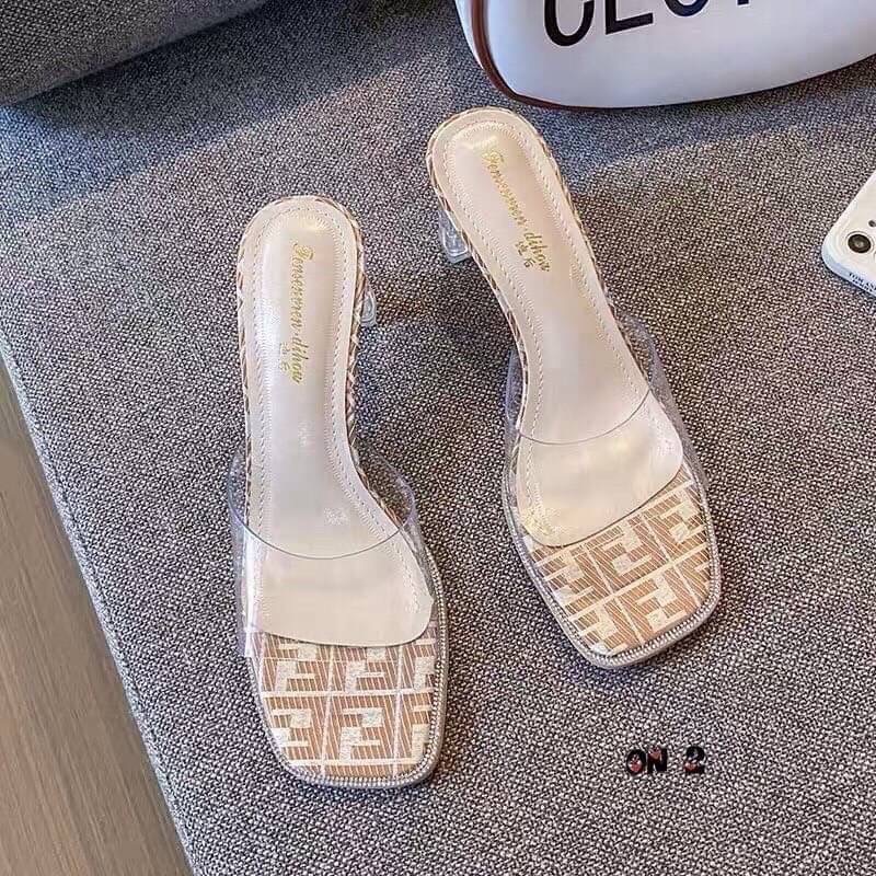 มาคร่า รองเท้าส้นสูงส้นแก้วหน้าใสพื้นลายสไตล์แบรนด์ สูง 7 cm สวยสูงสง่าดูแพงดูดีมากค่ะ