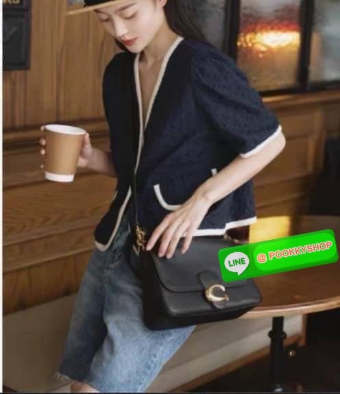 COACH SOFT TABBY SHOULDER BAG ((C4823)) 📣พร้อมส่ง รุ่นฮิต นาทีนี้ที่สาวๆต้องมีค่ะ! สุดคุ้ม! กับกระเป๋าหิ้ว//คล้องไหล่//สะพายข้างได้ หนังแท้เรียบ หรูดูสวยค่ะ เปิดปิดกระเป๋าแบบกระดุมแม่เหล็ก ประดับอะไหล่โลโก้ตัวใหญ่สวยมากๆ ภายในกระเป๋าสามารถใส่กระเป