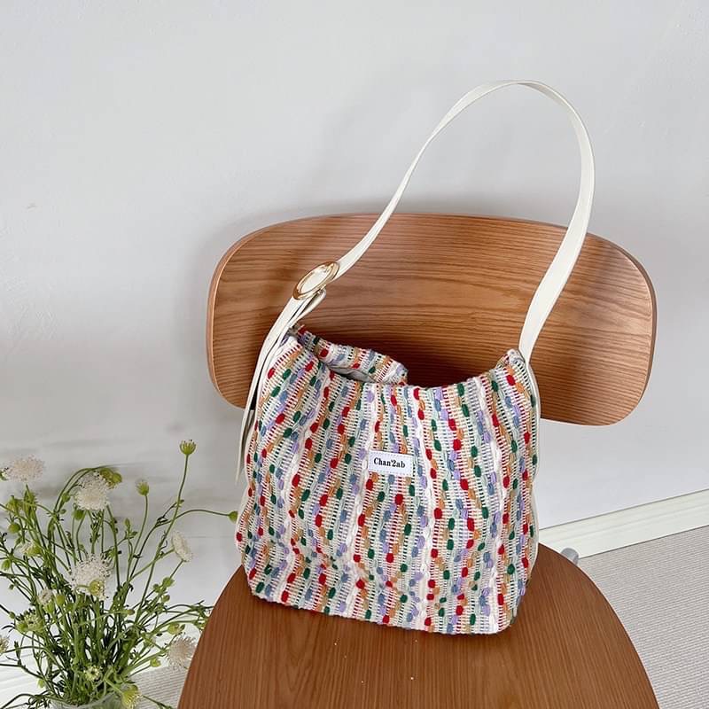 รุ่นใหม่ พร้อมส่ง!!!!! Yumi bag ลายผ้าถักโทนสีน่ารัก เหมาะไปมหาลัยมากใบนี้ ใส่ipadได้ทุกรุ่นเลย