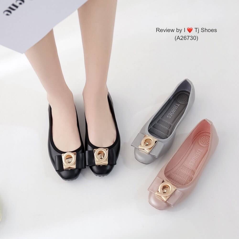 ใครชอบแนวเกร๋ๆ ใส่นุ่มเบาสบายจัดคู่นี้เลยจร้า พร้อมส่งรองเท้าคัชชูเพื่อสุขภาพ รุ่นนี้เป็นงานสั่งทำพิเศษใช้วัสดุคุณภาพดีทั้งหมด หนังนิ่มสุดๆ ส้นเกรด A น้ำหนักเบา บิดงอได้ใส่แล้วยืดหยุ่นตามเท้า พื้นบุนิ่มมีรูระบายอากาศทำให้ไม่อับเท้า ใส่นุ่มเดินทั้งทั้งวันไ