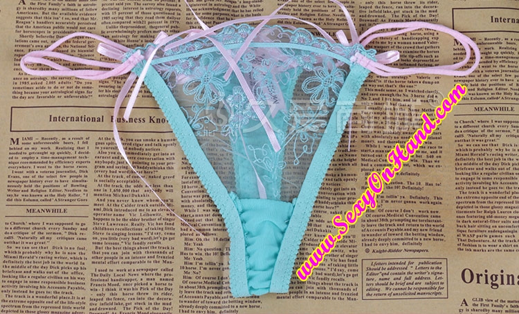 ชุดนอนเซ็กซี่ ชุดนอนซีทรู สีเขียวฟ้า สีหวานมากๆ แต่งปักลูกไม้ ช่วงอก และ ขอบชุด มีรองโครงที่ตัวเสื้อด้านใน กางเกงในจีสตริงแต่งงานปัก และแต่งเชือกริบบิ้่นสีชมพู สีหวานลูกกวาดน่ากินมากๆคะ