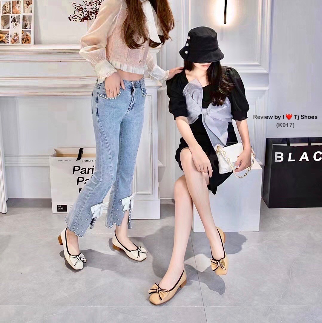 พร้อมส่งรองเท้าคัชชูนำเข้า ขายดีสุดๆ หนังรุ่นนี้คือดีนิ่มมาก ทรงสวย สวมใส่ง่าย แต่งด้วยโบว์น่ารักๆ ใส่ได้เรื่อยๆ เรียบหรูดูดีมาก ใส่สบาย ส้นงอได้ช่วยลดแรงกระแทกเวลาเดินได้ดี แมทกับชุดง่าย ใส่กับอะไรก็น่ารักสุดๆ ควรมีไว้เป็นคู่โปรด ของจริงงานดีมากสวยมาก ตร