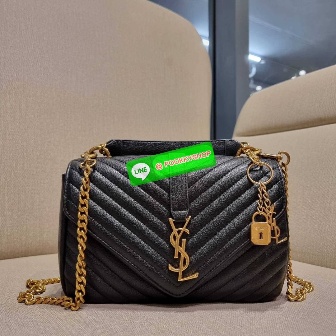 IN STOCK!! Yves Saint laurent crossbody boutique vip bag กระเป๋าสะพายไหล่ ดีไซน์ทรงสวยหรู พิเศษ แถมฟรี พวงกุญแจห้อยโลโก้ ดูแพงไปหมดจริงๆไอเท็มนี้ วัสดุหนังสังเคราะห์ลายคาร์เวีย เปิด-ปิดด้วยกระดุมแม่เหล็ก ภายในโล่งกว้าง แบ่งสัดส่วนไว้อย่างดี มาพร้อมหูจับใน