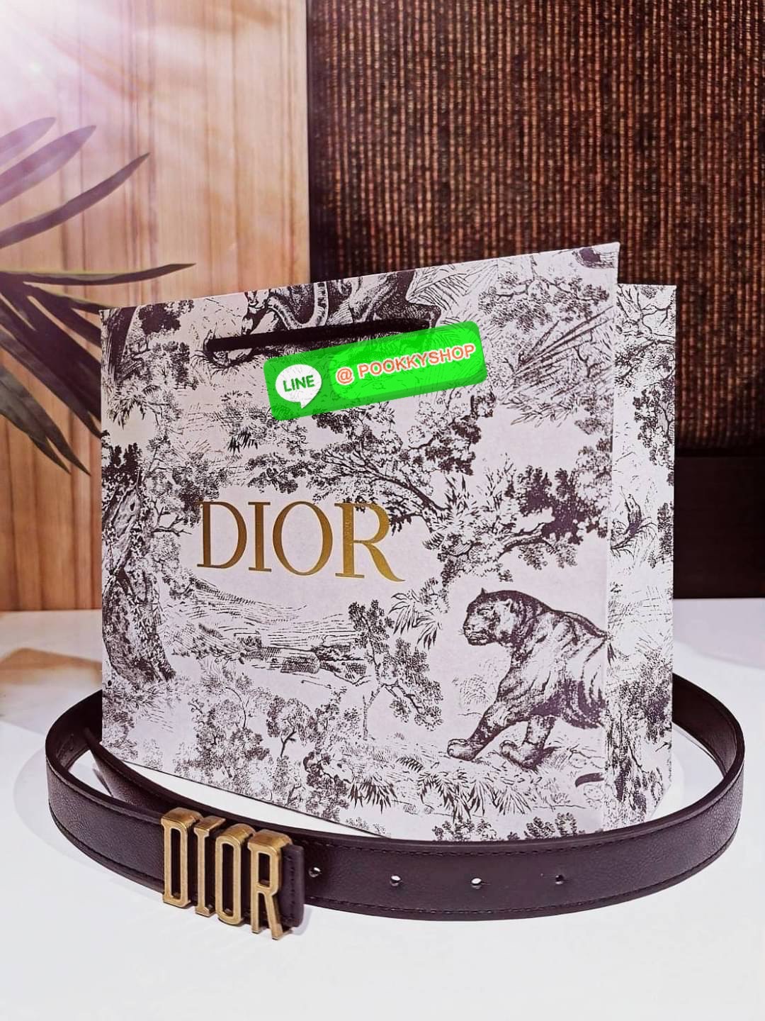 ✨Best Gifts ideas! กลับมาตามคำเรียกร้อง!✨ Dior Belts 3D Logo Gift With Purchase พรีเมี่ยมกิ๊ฟ Limited จาก Christian Dior Perfume Dutyfree Counter ดีไซน์สุดคลาสสิคหัวเข็มขัด Vintage วัสดุ 3D Gold Metal สายหนังแท้สีดำปรับระดับได้ Black & Gold