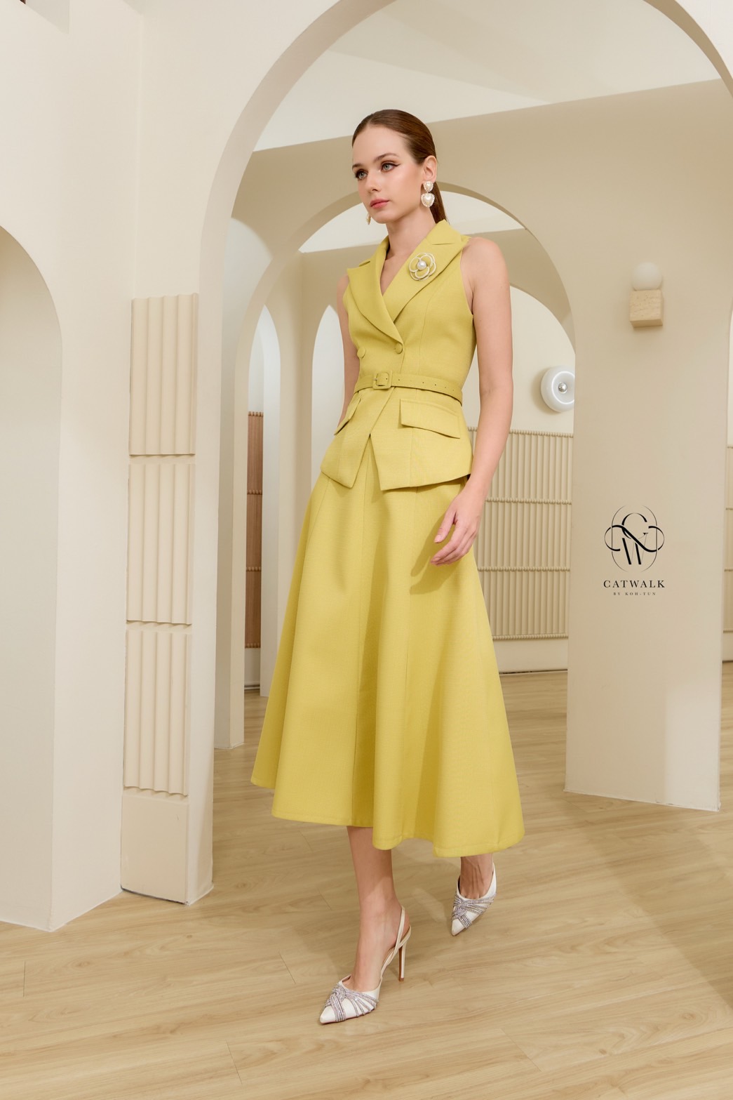 ชุดเซทแฟชั่น เซตสูทแขนกุดเข็มขัด+กระโปรงทรงย้วย เนื้อผ้าเกรดเอ ผ้าทอมีลายในตัว