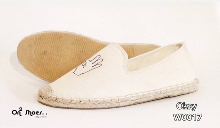 งานมาใหม่พร้อมส่ง คัชชูผ้าใบแคนวาสขอบปอเกาหลี งานดี ทรงสวย ใส่ออกมาดูดีมากค่ะรุ่นนี้ใส่ได้กับทุกชุด จะกระโปรง หรือ กางเกงก็เอาอยู่ค่ะ งานกล่องเกรดดีพื้นกันลื่น