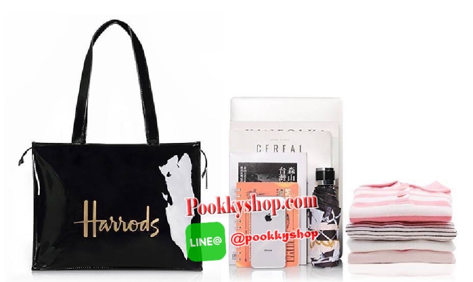 Restock พร้อมส่งแล้วค่ะ! Harrods London Top-handle Shopping Bag Large กระเป๋า Shopping Bag (Size L) แบรนด์ดังจากอังกฤษไอเท็มยอดนิยม PVC+Polyester 100% ของแท้ใบใหญ่ เนื้อหนาอยู่ทรง กันน้ำ แข็งแรง น้ำหนักเบา เปิดปิดด้วยซิปสะดวกใช้หัวซิปปั้มโลโก้แบรนด์อะไหล่