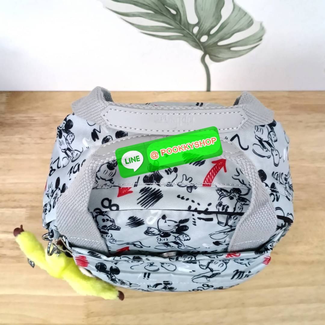 KIPLING 3 WAYS MINI BACKPACK ซับในลายตาราง กระเป๋าสะพาย 3 Ways รุ่นใหม่ วัสดุ Nylon & Polyester 100% หูหิ้วหนังปั๊มชื่อแบรนด์ สายสะพายยาวเลื่อนปรับได้ free size และ สามารถถอดได้ สามารถถือหรือสะพายได้ จะสะพายไหล่ สะพายเฉียง Crossbody หรือจะคล้องสายเป็นเป้ส