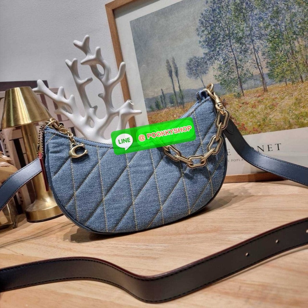 COACH CR679 MIRA SHOULDER BAG WITH QUILTING 🔅 Details ใหม่ล่าสุด แบบใหม่แบบสับ กับกระเป๋าสะพายดีไซน์สุดแซ่บ ทรงสวย สายสะพายไหล่โซ่สีทองสวยมีเสน่ห์ พร้อมสายสะพายข้างสีคุมโทน มันเริ่ดมากคุณน้า! เปิด-ปิดด้วยซิป หัวซิปมีพวงห้อยตัวซีเข้าเซ็ท ภายในโล่งก