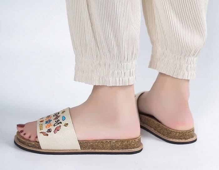 พร้อมส่ง👠👠รองเท้าแตะสวม ผ้ายีนส์ปักสวยๆ พื้นดีมากกก น้ำหนักเบา งานใส่สบาย ไม่เจ็บเท้า