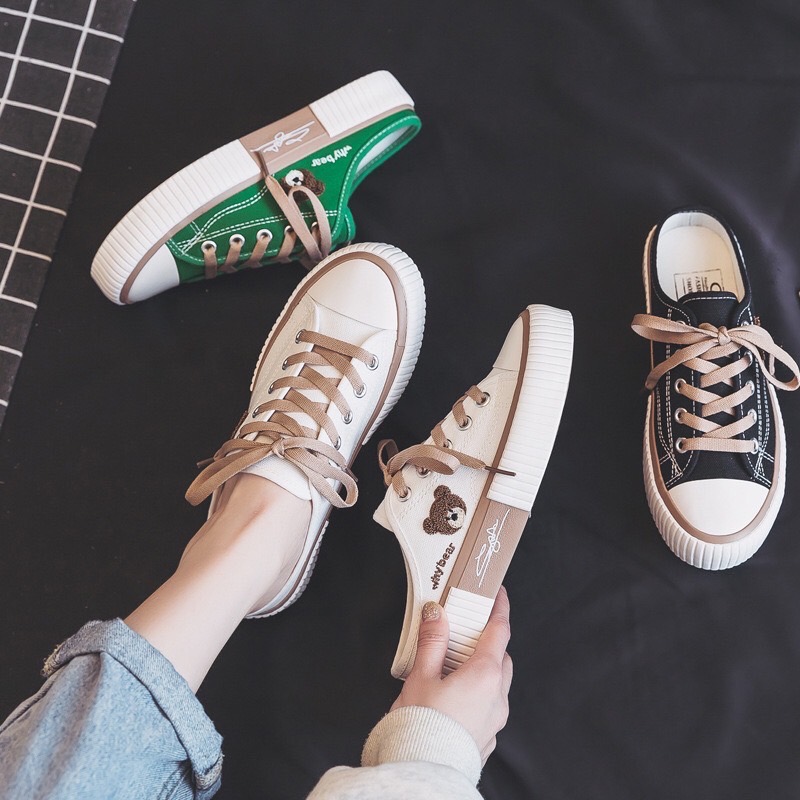 สินค้าขายดี พร้อมส่งค๊าา sport shoes รองเท้าผ้าใบทรงเปิดส้น งานแฟชั่นงานเกรดพรีเมี่ยม พื้นนิ่มมากคะ ใส่สบายจะแมตช์กับกางเกง👖หรือกระโปรง👗ก็ได้ค่ะ แม่ค้าคอนเฟริม ห้ามพลาดเลยจ้าตัวนี้แนะนำ อย่าช้ารีบเลย