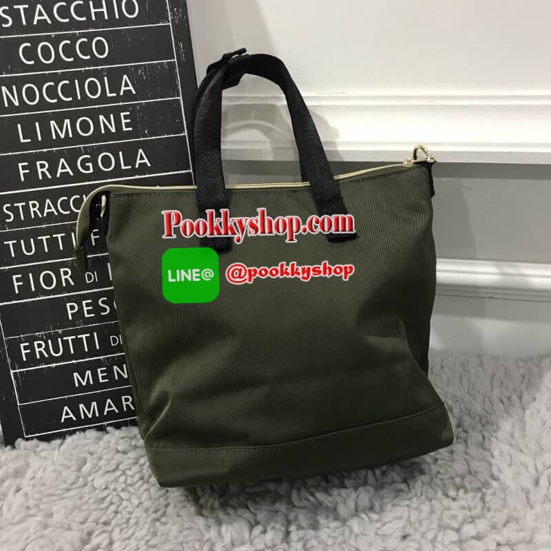 พร้อมส่ง Anello mini helmet bag ใหม่ล่าสุดค่า กับกระเป๋าทรงกะทัดรัด ที่พกพาไปได้ทุกที่เลยค่ะ ทรงเก๋ เนื้อผ้าเบา ใส่ของได้พอดิบพอดีเลยค่ะ รุ่นนึ้มีซิปเปิดปิดที่ปากกระเป๋า และยังมาช่องย่อยช่วยให้การจัดระเบียบของสะดวกขึ้นค่ะ มีสายสะพายยาว ถอดออกได้ และสามารถ