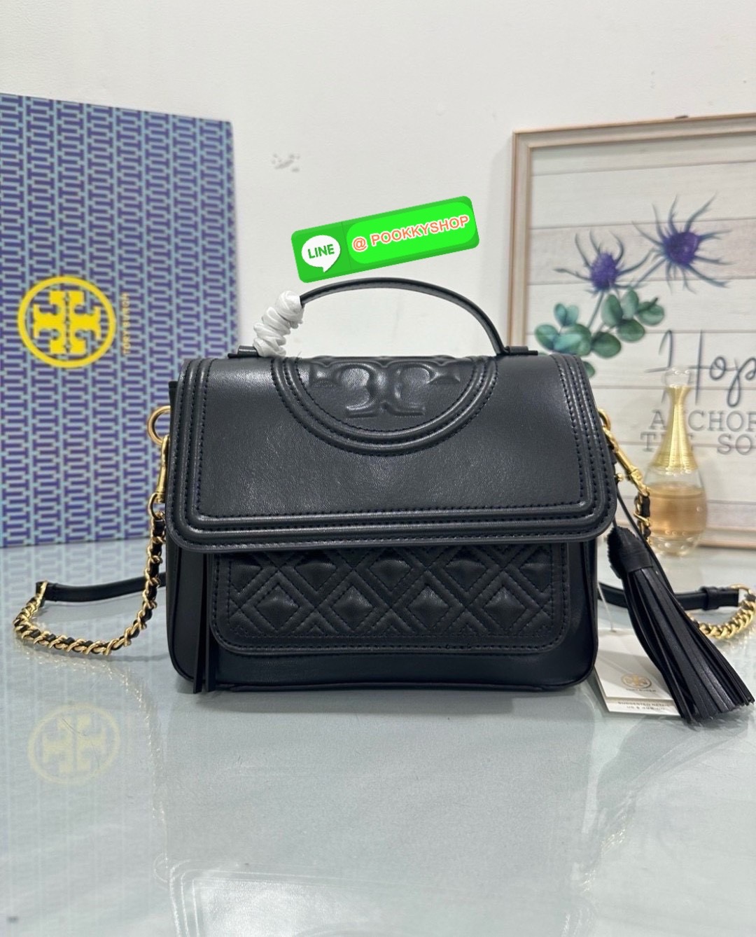 “🖤 Tory Burch Fleming Soft Mini Top Handle – หนังแท้นุ่ม ลาย Quilt หรูมีสไตล์ ถือก็สวย สะพายก็แพงในลุคเดียว ✨