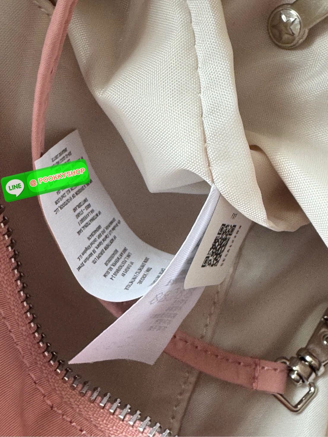 Kipling Syro Shoulder bag กระเป๋าในสไตล์มินิมอล แต่สามารถใส่สิ่งของได้ครบครัน มีทั้งช่องซิปภายในและนอก น้ำหนักเบา มีสายสะพายครอสบอดี้ได้