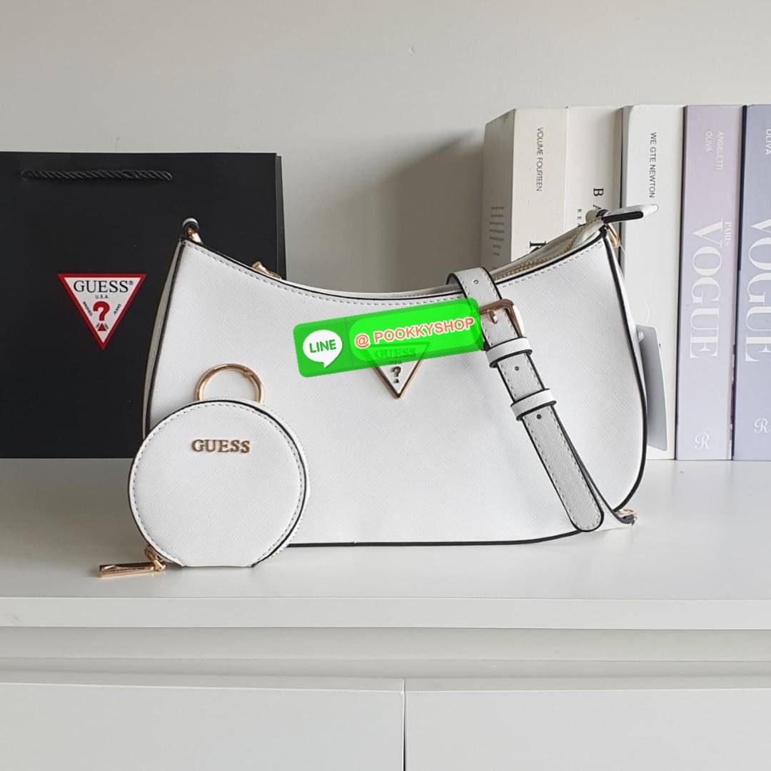 รุ่นใหม่ล่าสุด! GUESS ALEXIE TOP ZIP SHOULDER BAG กระเป๋าทรงยอดฮิต ซื้อ1ได้ถึง2ไอเท็ม วัสดุตัวหนังลาย SAFFIANO สวยหรู เปิดปิดด้วยซิปยาว ด้านในใส่กระเป๋าสตางค์ยาว มือถือได้ทุกรุ่น พร้อมช่องซิปและช่องใส่บัตรแยกให้ เพิ่มความน่ารักด้วย กระเป๋าใส่เหรียญใบเล็กท