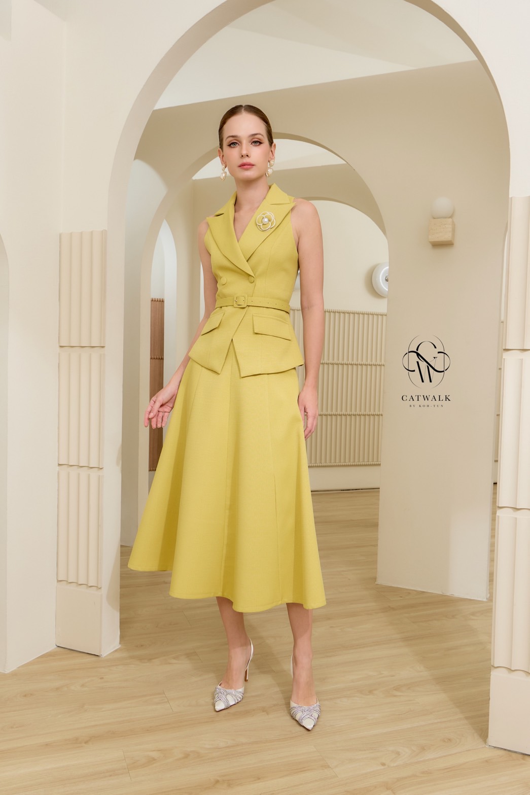 ชุดเซทแฟชั่น เซตสูทแขนกุดเข็มขัด+กระโปรงทรงย้วย เนื้อผ้าเกรดเอ ผ้าทอมีลายในตัว