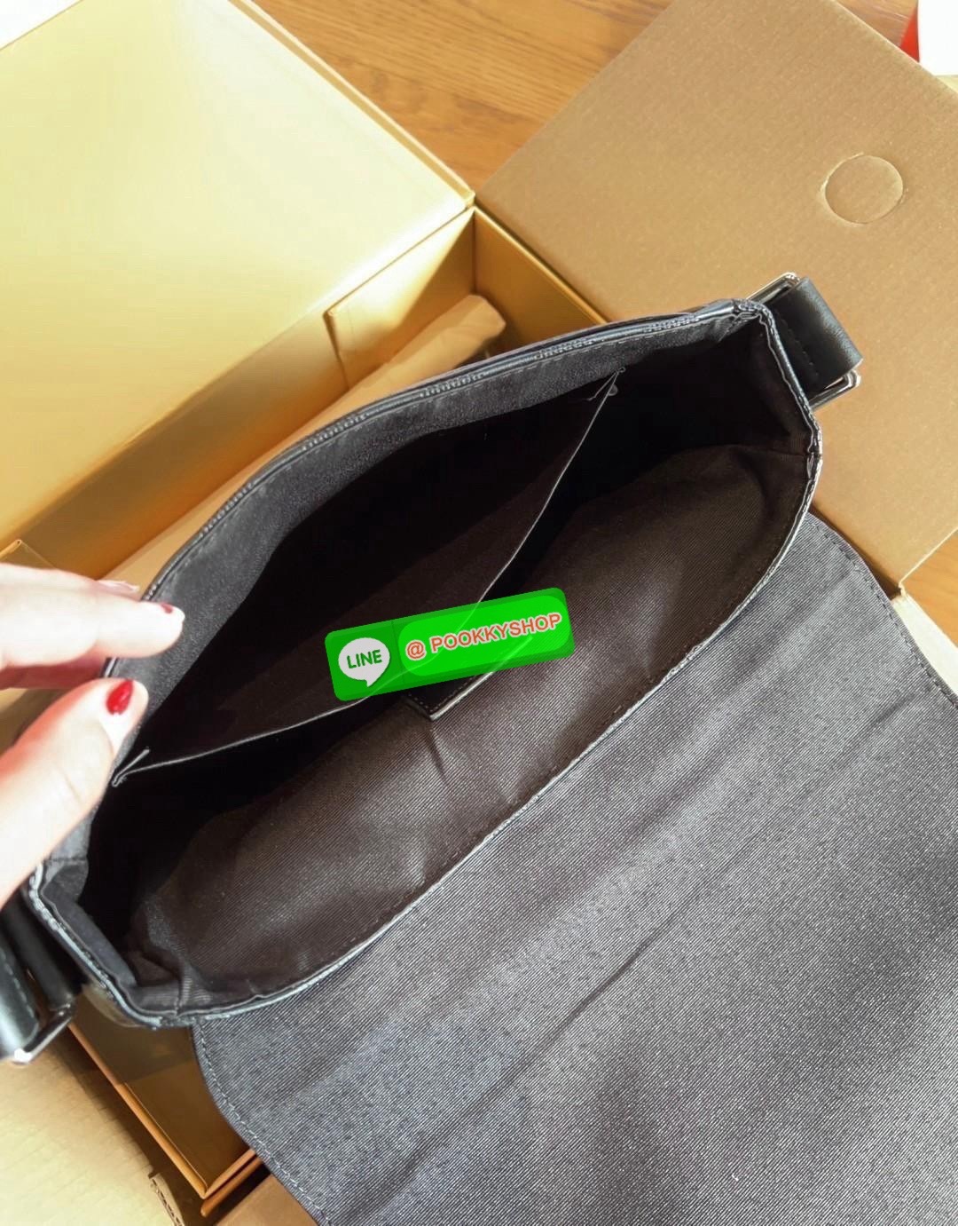 ราคาดีๆหมดแล้วหมดเลยน๊าา ใช้เป็นเพื่อนคู่กายในชีวิตประจำวันรุ่นนี้ไม่ว่าจะใช้ในไทยหรือพกพา ตปท.คือดูดีมากๆ ห้ามพลาด LOUIIS VUITTON DISTRICT PM ((Vip Duty free ตปท.)) 🔖พร้อมส่ง! กระเป๋าแมสเซนเจอร์ District PM รุ่นใหม่ 2024! หนังแม้อย่างดี ลายนูนสวย