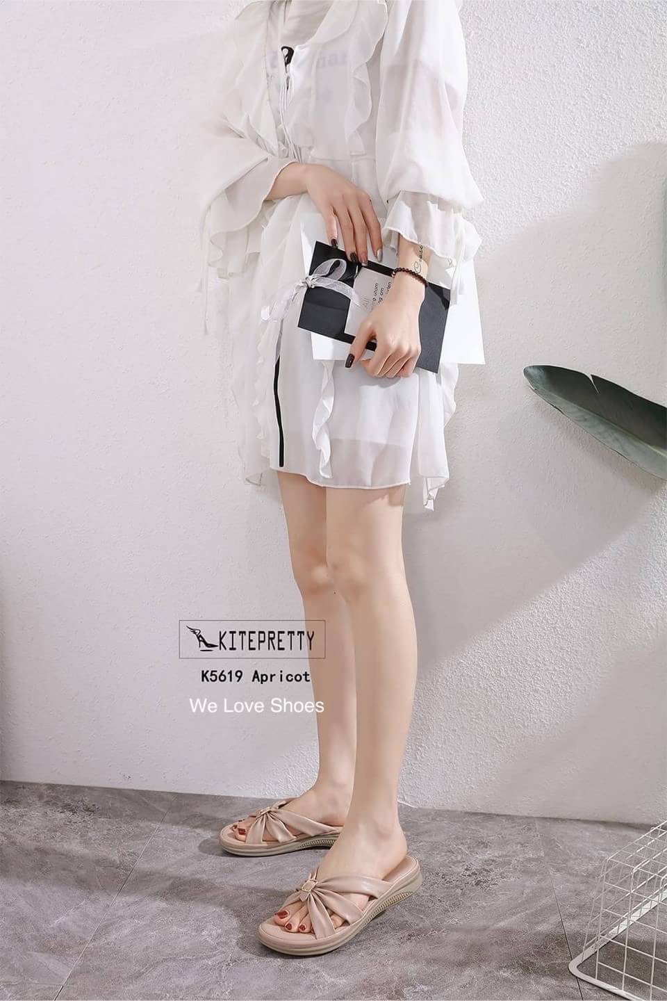 พร้อมส่ง รองเท้าลำลองแตะเพื่อสุขภาพส้นเตี้ย วัสดุเป็นหนังนิ่ม พื้นบุนวมนุ่ม สวมใส่สบาย เก็บปลายเท้า ใส่สวยสุดๆ