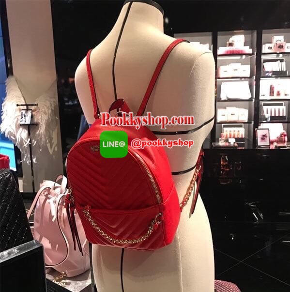 Top Seller กระเป๋าเป้ สะพายหลัง ไซส์มินิ ยี่ห้อ Victoria's Secret กระเป๋าเป้สะพายหลังขนาดน่ารักๆ เปิดปิดด้วยซิป ด้านในบุผ้ามีช่องเล็ก ด้านหน้ามีช่องเล็ก ประดับโซ่ สายสะพายหนังต่อโซ่ สายสะพายปรับระดับได้