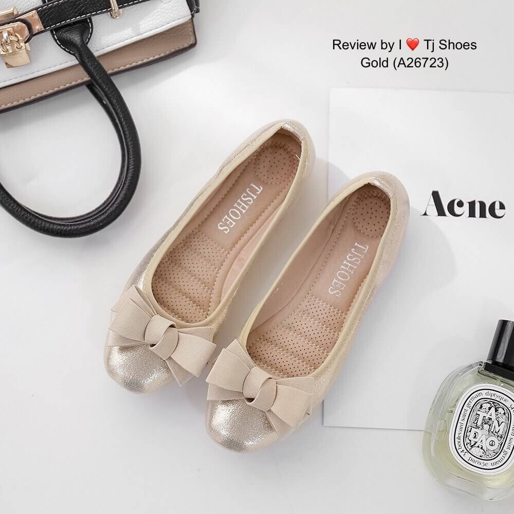 ใครชอบแนวเกร๋ๆ ใส่นุ่มเบาสบายจัดคู่นี้เลยจร้า พร้อมส่งรองเท้าคัชชูเพื่อสุขภาพ รุ่นนี้เป็นงานสั่งทำพิเศษใช้วัสดุคุณภาพดีทั้งหมด ทำจากผ้าใส่นิ่มสุดๆ ส้นเกรด A น้ำหนักเบา บิดงอได้ใส่แล้วยืดหยุ่นตามเท้า พื้นบุนิ่มมีรูระบายอากาศทำให้ไม่อับเท้า ใส่นุ่มเดินทั้งท