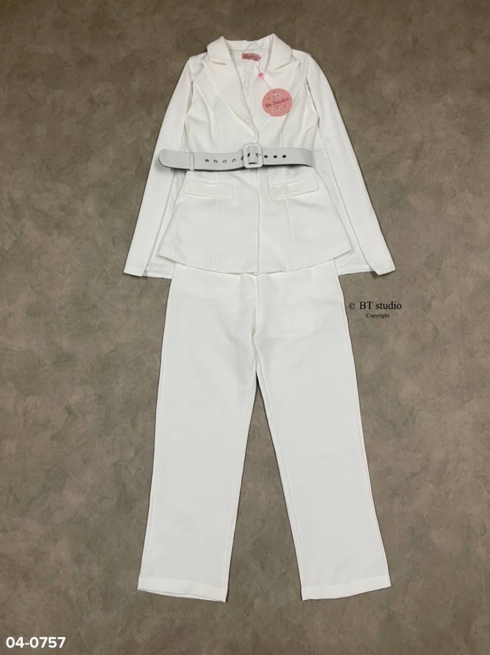 เซท 3 ชิ้น เสื้อเบเซอร์แขนกุด แต่งแขนเป็นผ้าคลุม กระดุมหน้า มาพร้อมเข็มขัด แมทซ์กับกางเกงขายาวมีกระเป๋าข้างใช้งานได้จริง ลุค CEO แบบ สวย หรู ดูแพงจ้าาา