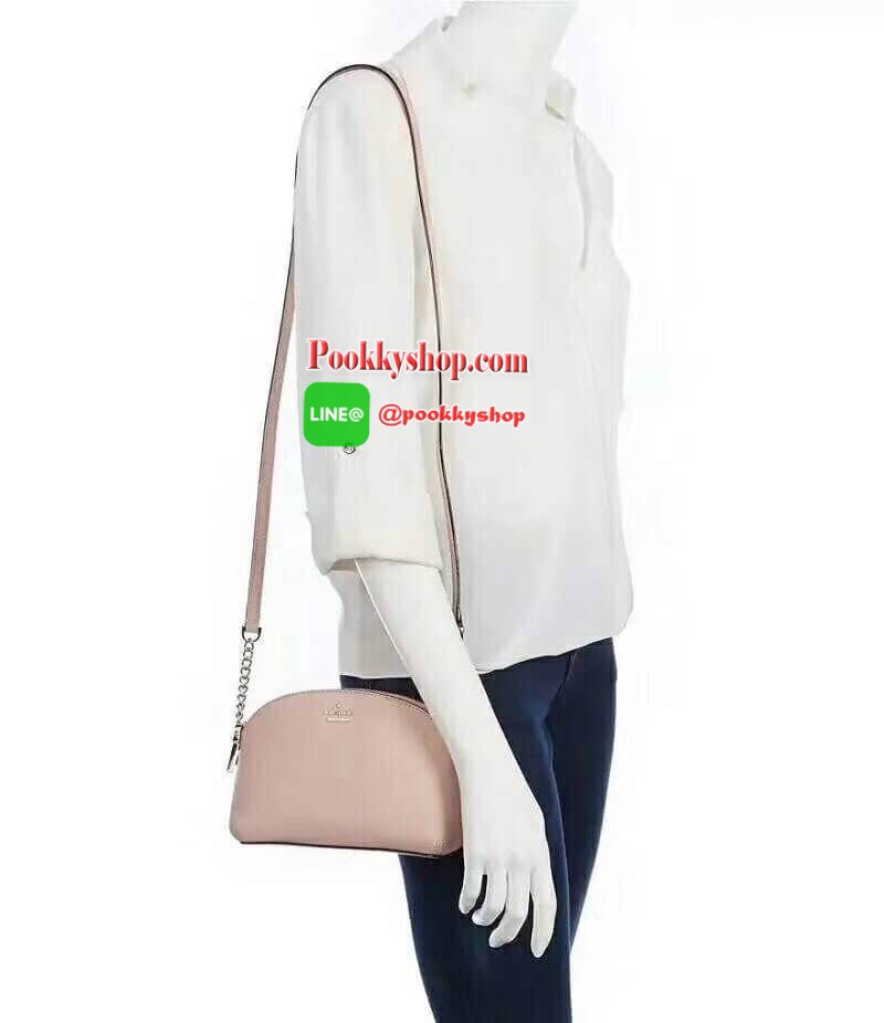 Kate Spade new york Cameron Street Crossbody With Zip Bag พร้อมส่งค่ะ!!! มีพร้อมส่งถึง 9 สีจ้า กระเป๋าสะพายข้างหรือแบบครอสบอดี้ร์ ลายหนังซาฟเฟียโน่ ทรงน่ารัก ใบจริงน่าใช้มากๆค่ะ ด้านหน้าติดโลโก้แบรนด์ มีช่องแม่เหล้กให้ใส่ของหนึ่งช่อง เปิดปิดช่องหลักแบบซิป