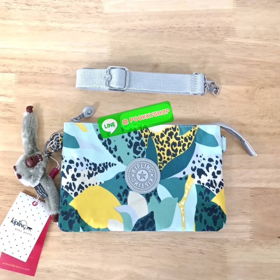 KIPLING Creativity X Crossbody Bag กระเป๋าสะพายวัสดุ Nylon&Polyester 100% ขนาดกำลังน่ารัก เปิดปิดด้วยซิป มา พร้อมพวงกุญเเจลิงน้อย ด้านในมีช่องใส่ของ2ชช่อง เพิ่มตรงกลางมีช่องซิปอีก1ช่อง มีสายคล้องพวงกุญแจ ใส่ของได้จุมาๆเลยค่ะ มีสายสะพายยาวเลื่อนปรับระดับได