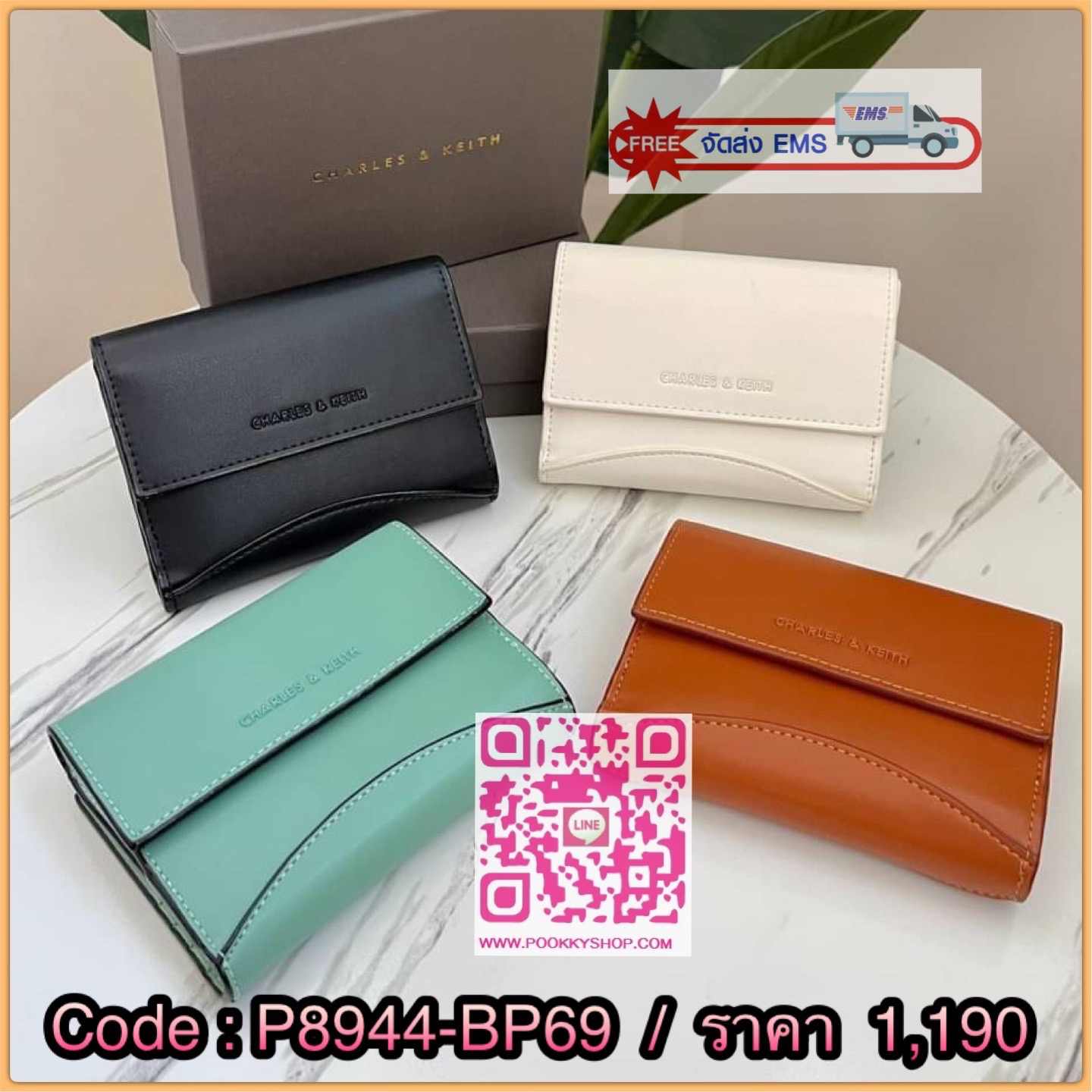 Snap Button Mini Short Wallet กระเป๋าเงินใบกลางหนังเรียบใบสวย จับถนัดมือ เปิดปิดแบบกระดุมแม่เหล็ก เป็นช่องใส่เหรียญ/บัตร และช่องใหญ่ใส่แบงค์เปิดปิดแบบกระดุม มีช่องใส่การ์ด 7 ช่อง และช่องใส่แบงค์ 2 ช่องใหญ่ ใส่แบงค์1000 แบบไม่พับได้เลยค่ะ แนะนำไปใช้กับกระเ
