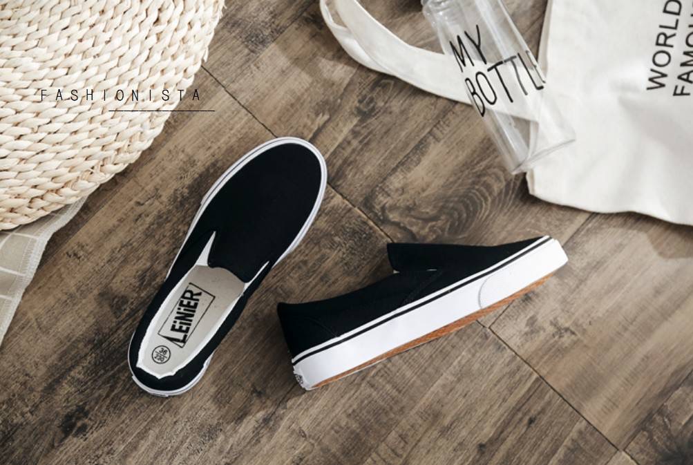 สลิปออนแบบมาใหม่ ใส่สบาย คล่องตัว พร้อมส่งค่ะ รองเท้าแฟชั่นชิคๆ ทรงเบสิค ฮิตตลอดกาล วัสดุผ้าแคนวาสเนื้อหนานุ่ม กระชับเท้า แต่งขอบยางยืดด้านข้าง เน้นความสบายในการสวมใส่ พื้น 1นิ้ว ใส่ง่ายเดินไม่เมื่อย ดีไซน์เรียบง่ายใส่แมชเสื้อผ้าได้ทุกแนวจ้าา มีไว้ได้ใช้แ