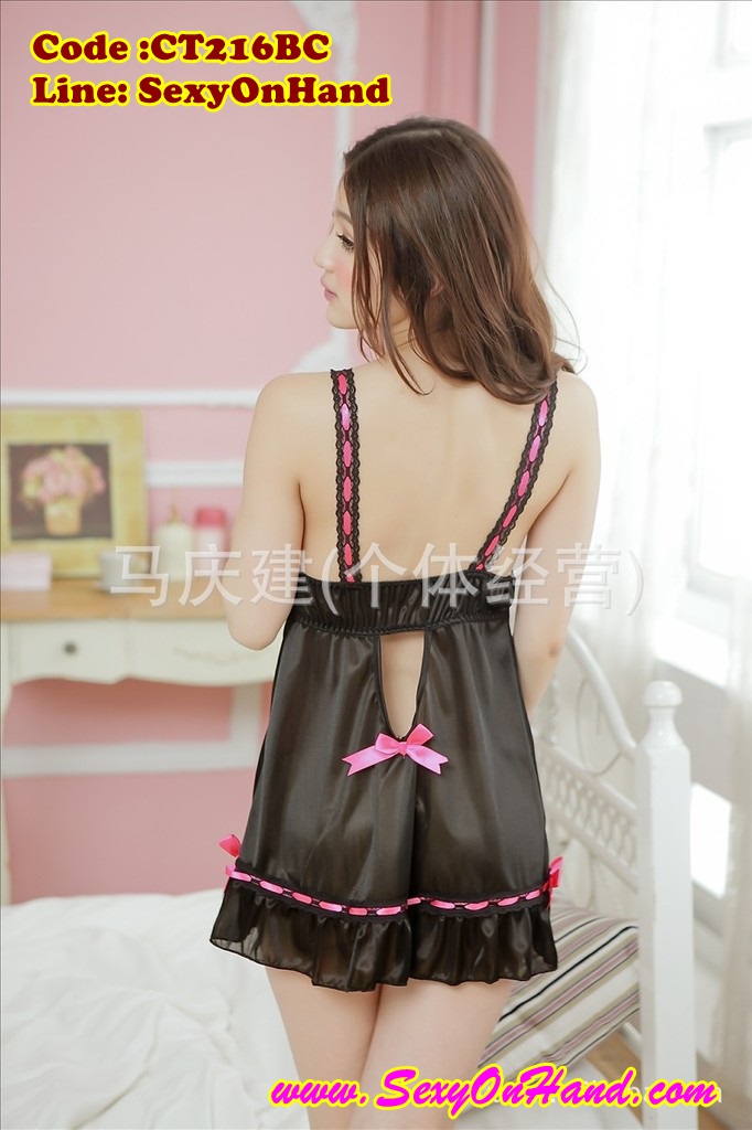 ชุดนอน เซ็กซี่ ชุดนอน สายเดี่ยว ซาติน สีดำ แต่งแซมริบบิ้นสีชมพูสด ช่วงชายและสาย ด้านหลังแต่งเว้า เก๋ๆ +G-string