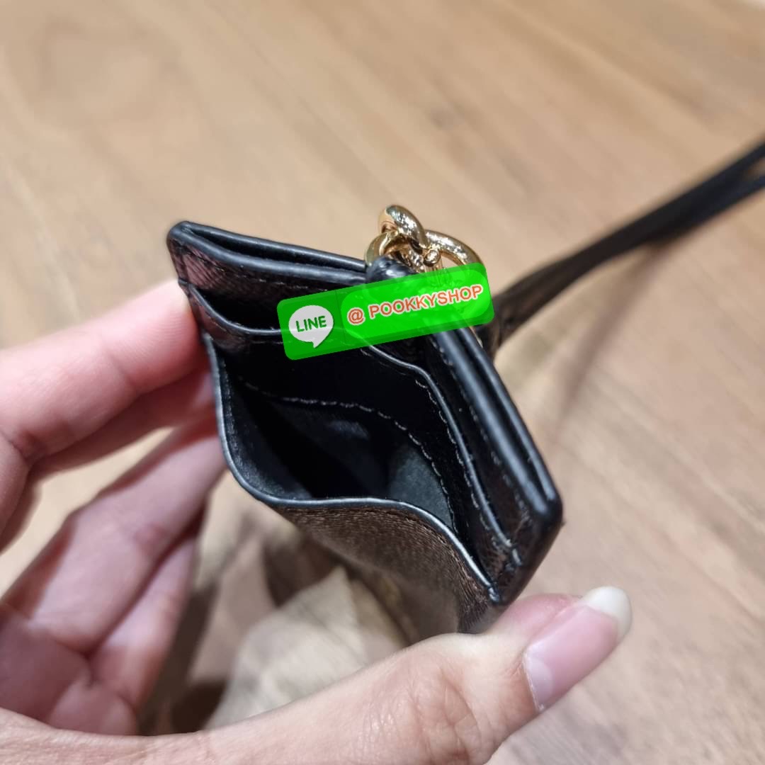 กระเป๋าใส่บัตรคล้องคอ Coach card holder ราคาพิเศษสุดๆ!!! ของหายาก!! ง่ายๆแบบไม่ธรรมดา!! คลาสสิคแต่มีดีเทลโดดเด่น!! กระเป๋าถนอมบัตร พร้อมสายคล้องคอ ดีไซน์ลวดลายสวย ดูดีทุกแบบ ใช้งานง่าย พกพาสะดวก จะใส่บัตรพนักงาน บัตรเครดิต บัตรปชช. ใบขับขี่ และบัตรอื่นๆที