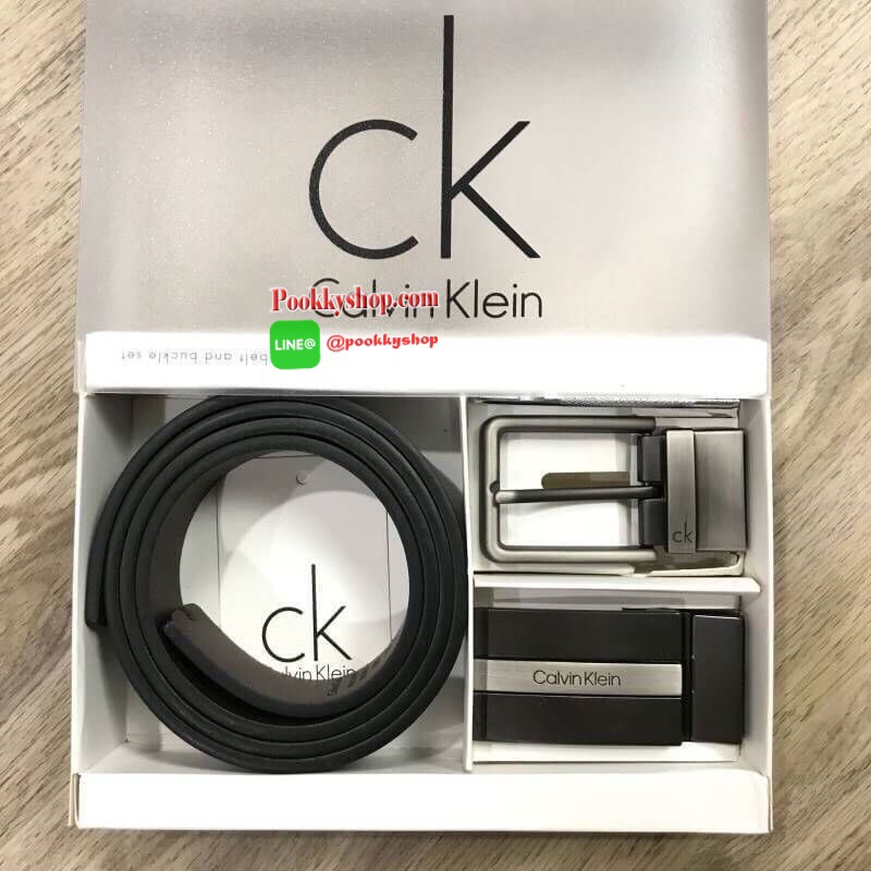 ห้ามพลาด! Best Gift Ideas For Men สุดคุ้ม!ซื้อ1ได้ถึง2! CALVIN KLEIN REAL LEATHER BELT VALUE PACK Limited Edition เซทเข็มขัดหนังวัวแท้ในชุด Gift Box มีหัวเข็มขัดให้เลือกใช้2แบบคุณภาพดี สายเข็มขัดสามารถใช้ได้ทั้งสีดำและสีน้ำตาลเหมือนมี2เส้น2หัวสลับใช้ได้ไม
